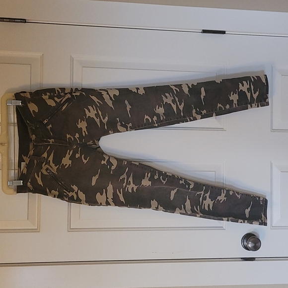 Camo skinnies - Picture 1 of 7